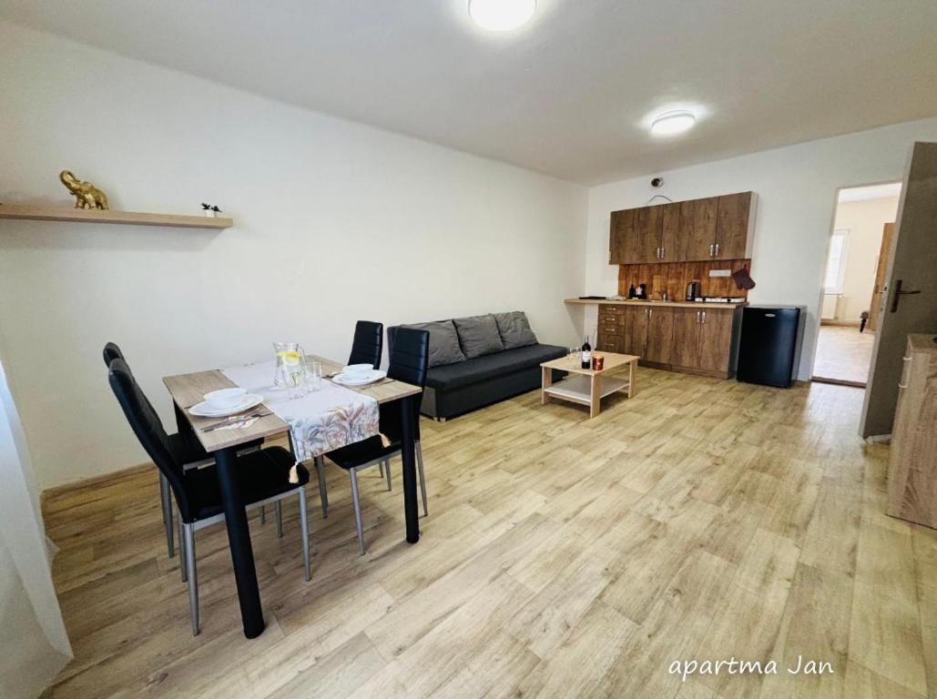 Komenskeho Apartment *